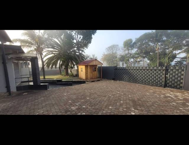 1,582M² LODGE FOR SALE IN MAKHADO